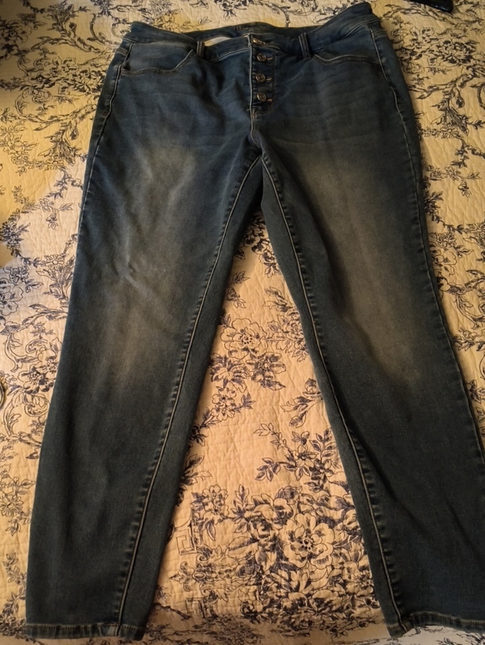 Maurices Slim Straight Men’s Jeans in Dark Blue Wash